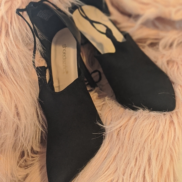 Strap pumps - Picture 4 of 4